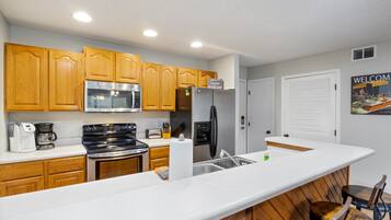 House, Multiple Beds, Patio (Pelican Place) | Private kitchen