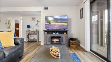 House, Multiple Beds, Patio (Pelican Place) | Living area