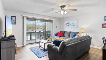 House, Multiple Beds, Patio (Pelican Place) | Living area