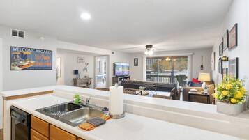 House, Multiple Beds, Patio (Pelican Place) | Interior