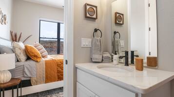 Condo, Multiple Beds, Pool Access (Seas The Day) | 3 bedrooms, individually decorated, individually furnished, bed sheets