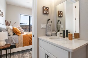 콘도, 침대(여러 개), 수영장 이용 (Seas The Day) | 3 개의 침실, 각각 다른 스타일의 인테리어, 각각 다르게 가구 비치, 침대 시트