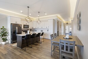 콘도, 침대(여러 개), 수영장 이용 (Seas The Day) | 3 개의 침실, 각각 다른 스타일의 인테리어, 각각 다르게 가구 비치, 침대 시트