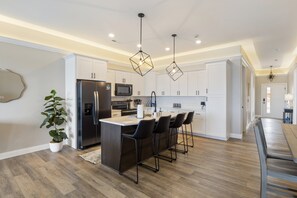 Apartment, Mehrere Betten, Poolzugang (Seas The Day) | Eigene Küche