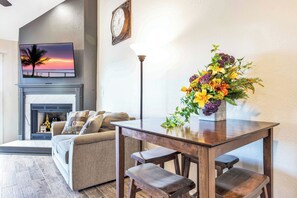 Apartment, Mehrere Betten, Terrasse (The Elms) | 4 Schlafzimmer, individuell dekoriert, individuell eingerichtet