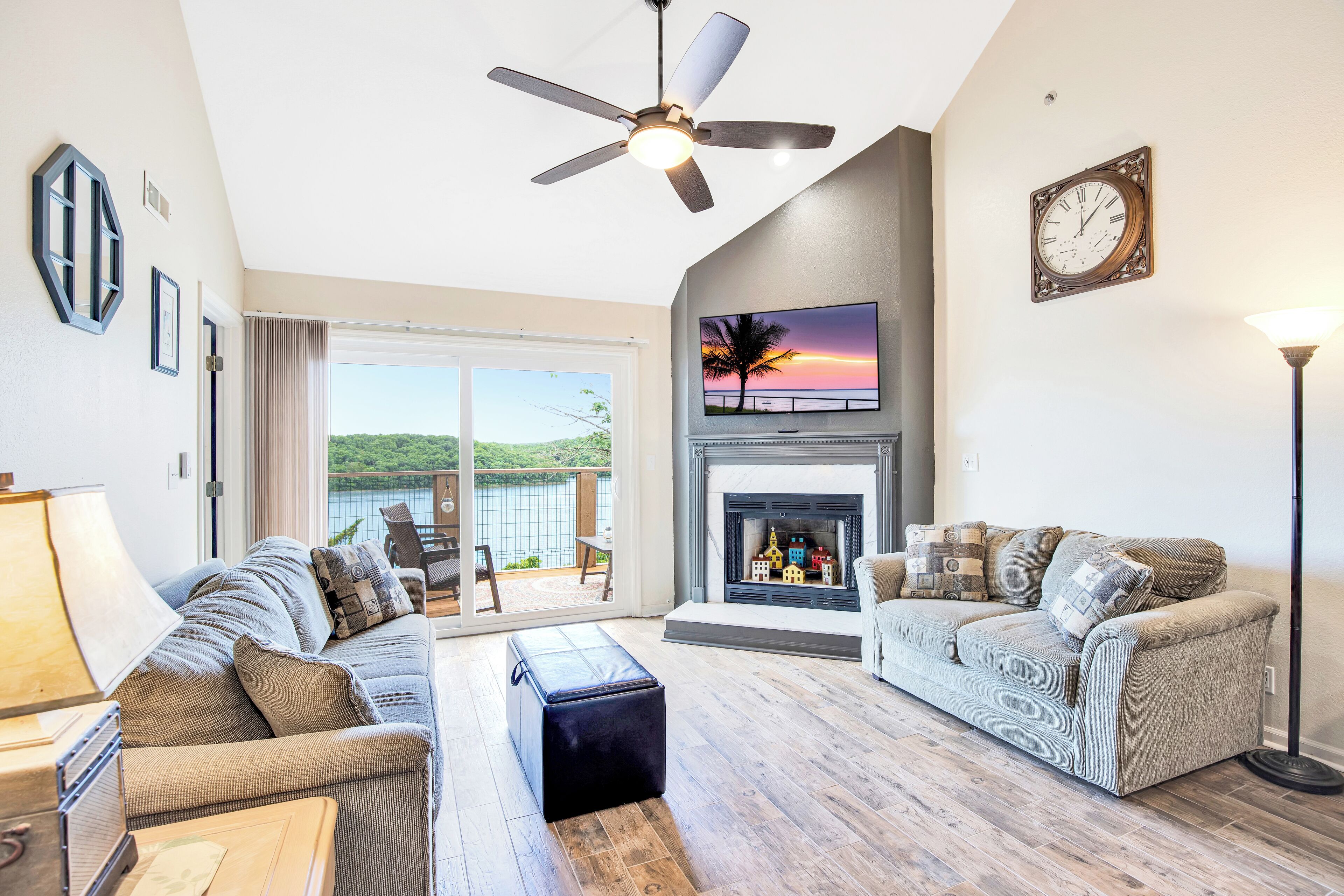 Apartment, Mehrere Betten, Terrasse (The Elms) | Wohnbereich