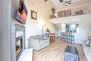 Appartement, meerdere bedden, patio (The Elms) | Woonruimte