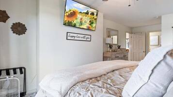 3 bedrooms, individually decorated, individually furnished, bed sheets