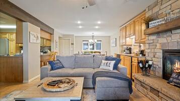 Condo, várias camas, acesso à piscina (Knolls Haven) | Área de estar