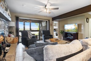 Apartment, Mehrere Betten, Poolzugang (Knolls Haven) | Wohnbereich