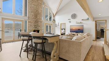 House, Multiple Beds, Patio (Wolf Lakehouse) | Living area