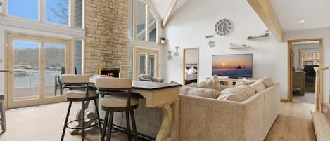 บ้านพัก, หลายเตียง, ลานระเบียง (Wolf Lakehouse) | บริเวณนั่งเล่น