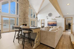 Casa, varias camas, patio (Wolf Lakehouse) | Zona de estar