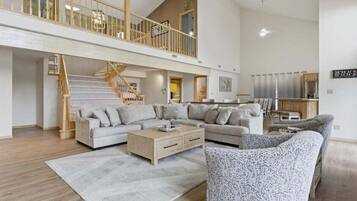 House, Multiple Beds, Patio (Wolf Lakehouse) | Living area