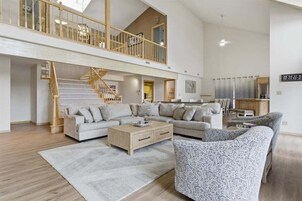 Casa, varias camas, patio (Wolf Lakehouse) | Zona de estar