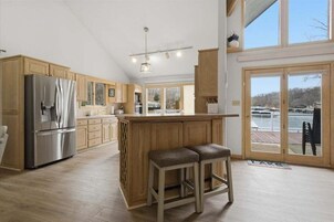 Casa, varias camas, patio (Wolf Lakehouse) | Cocina privada
