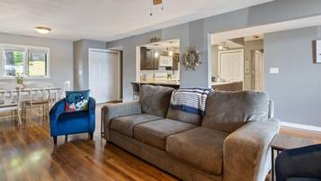 Condo, Multiple Beds, Pool Access (Lakeside Oasis) | Living area