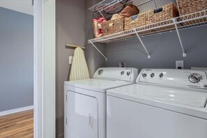 Huoneisto, useita sänkyjä, pääsy uima-altaalle (Lakeside Oasis) | Pesulapalvelu