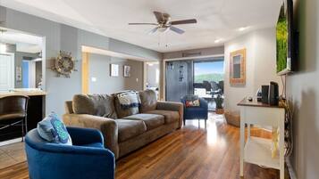 Condo, Multiple Beds, Pool Access (Lakeside Oasis) | Living area