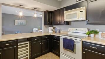 Condo, Multiple Beds, Pool Access (Lakeside Oasis) | Private kitchen