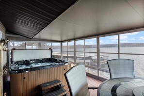 Maison, plusieurs lits, bain à remous (Sunrise Retreat) | Intérieur