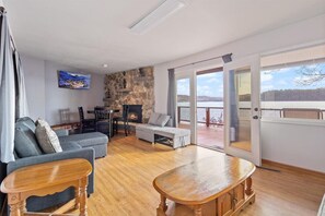 Ferienhaus, Mehrere Betten, Whirlpool (Sunrise Retreat) | Wohnbereich