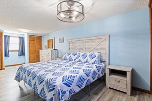 House, Multiple Beds, Patio (Dock Holiday) - Amazing Dock Fishing With Swim Area & Gentle Lot (Gravois Mills)