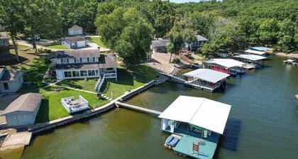 Amazing Dock Fishing With Swim Area & Gentle Lot