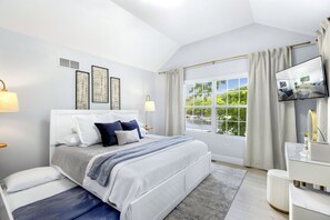 House, Multiple Beds, Patio (Lakeside Lux) | 4 bedrooms, individually decorated, individually furnished, bed sheets - Newly Remodeled w/ Dock, Boat & PWC Slips, Pool Table & Golden Tee (Osage Beach)