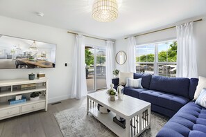 Casa, varias camas, patio (Lakeside Lux) | Zona de estar
