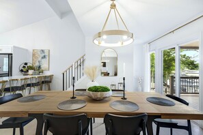Casa, letti multipli, patio (Lakeside Lux) | 4 camere, con stile personalizzato, con arredamento individuale