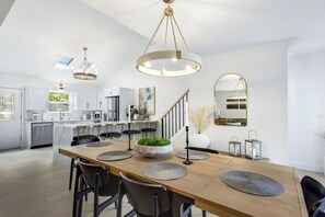Casa, varias camas, patio (Lakeside Lux) | Restaurantes