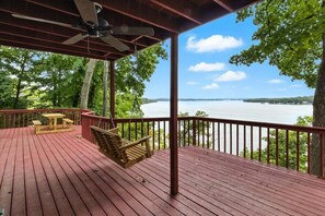 Terrace/patio - Hot Tub, Main Channel Views, Great Outdoor Spaces, Blackstone (Sunrise Beach)