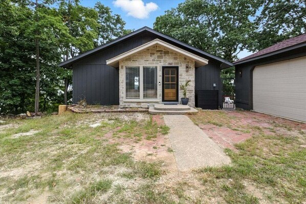 Exterior - Hot Tub, Main Channel Views, Great Outdoor Spaces, Blackstone (Sunrise Beach)