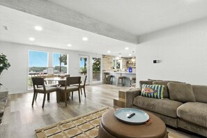 House, Multiple Beds, Hot Tub (Heron at Onyx Edge) | Living area - Hot Tub, Main Channel Views, Great Outdoor Spaces, Blackstone (Sunrise Beach)