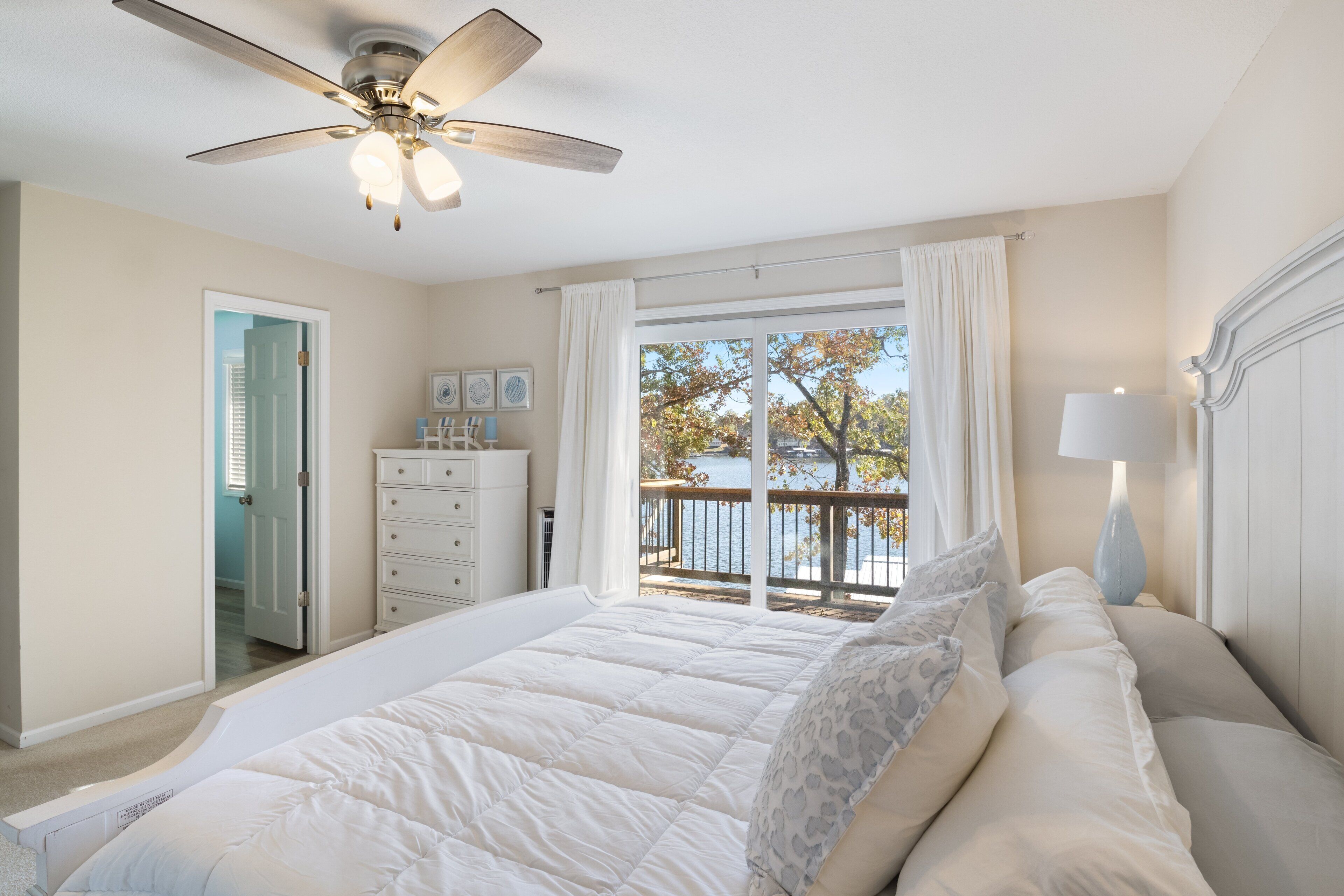 4 habitaciones, decoración personalizada y muebles diferentes 