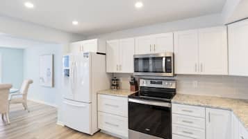 House, Multiple Beds, Patio (Blue Martini) | Private kitchen