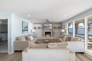 House, Multiple Beds, Patio (Blue Martini) | Living area