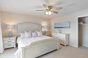 4 bedrooms, individually decorated, individually furnished, bed sheets - Expansive Decks, Firepit, Stunning Views All Over (Gravois Mills)