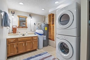 獨棟房屋, 多張床, 庭院 (Cozy Digs Lake Lodge) | 洗衣