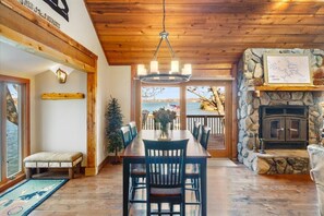 獨棟房屋, 多張床, 庭院 (Cozy Digs Lake Lodge) | 5 間臥室、獨特裝潢、布置獨特、床單