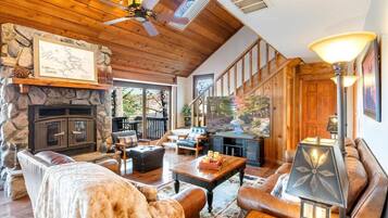 House, Berbilang Katil, Patio (Cozy Digs Lake Lodge) | Ruang tamu