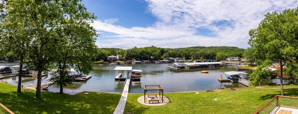 Casa, varias camas, patio (Off The Hook) | Vista al lago