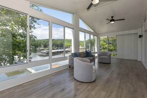 Casa, varias camas, patio (Off The Hook) | Interior