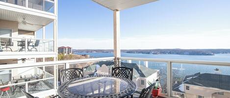 Apartment, Mehrere Betten, Poolzugang (Sunset Point) | Speisen im Freien