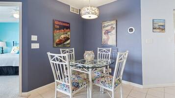 3 habitaciones, decoración personalizada y muebles diferentes