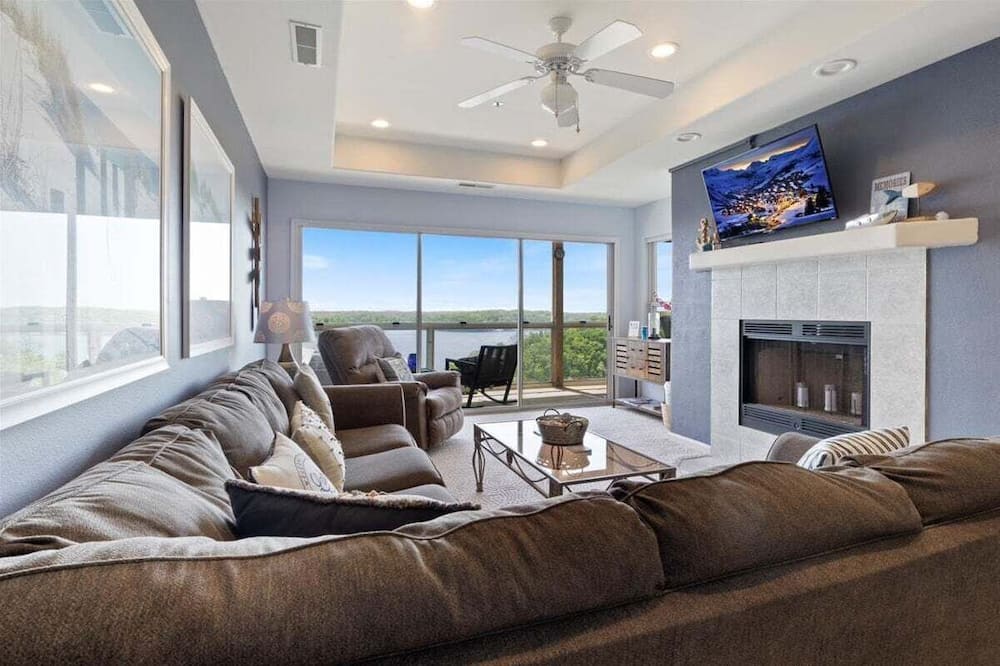 Family-friendly Condo w/ 2 Pools & Updated Deck on the 14mm