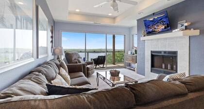 Family-friendly Condo w/ 2 Pools & Updated Deck on the 14mm