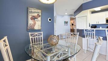 3 bedrooms, individually decorated, individually furnished, bed sheets