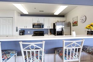 Condo, nhiều giường, có thể sử dụng hồ bơi (Emerald Escape) | Bếp riêng